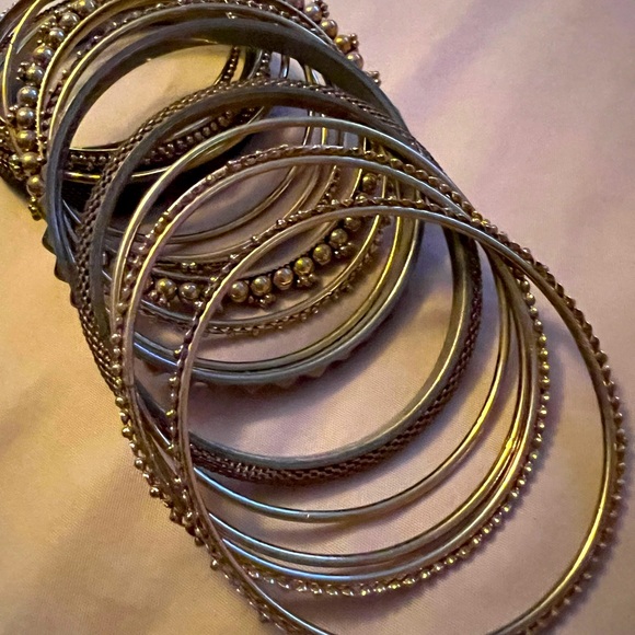 Gold bangle bracelets in used condition - Picture 3 of 4